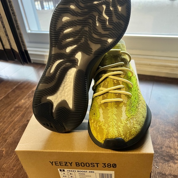 Yezzy Boost 380 - Picture 2 of 7